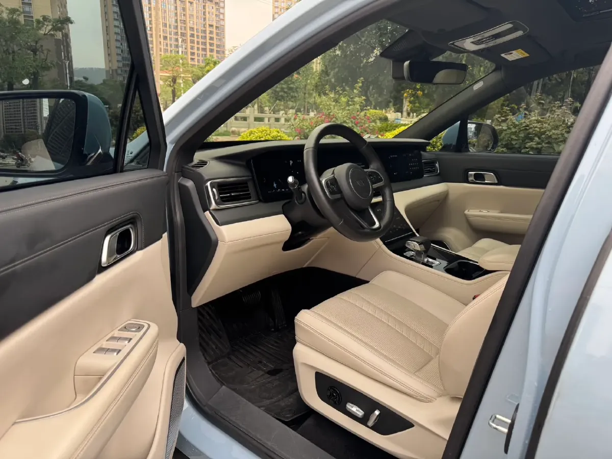 2020 Li ONE Range Extended 131HP REEV 40.5KWH,autocango,china used car exporter,china ev exporter,chinese used car exporter,chinese used ev exporter