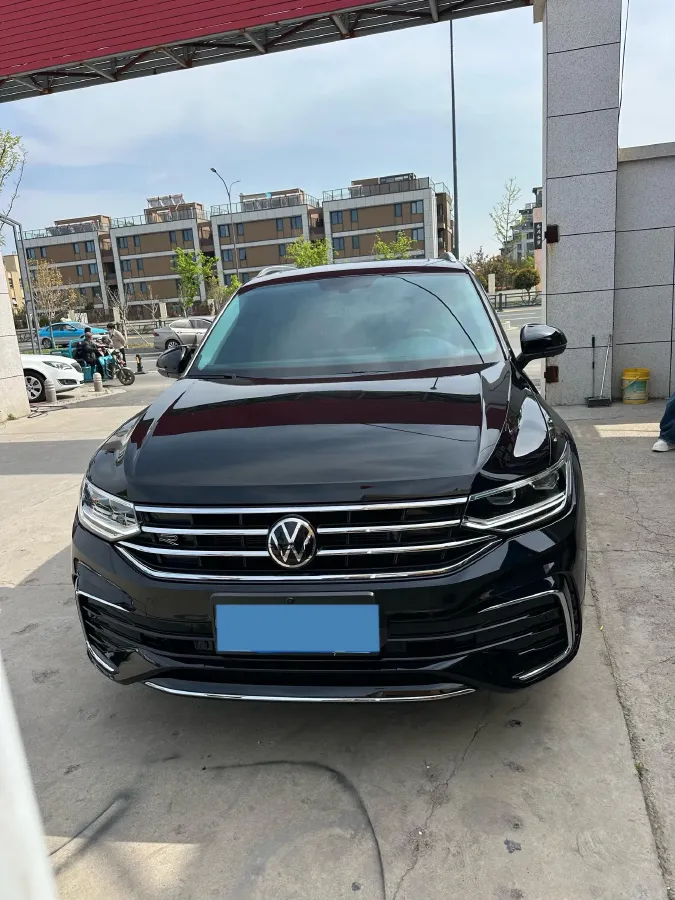 2024 Volkswagen Tiguan L 2.0T 186HP L4 7DCT,autocango,china used car exporter,china ev exporter,chinese used car exporter,chinese used ev exporter