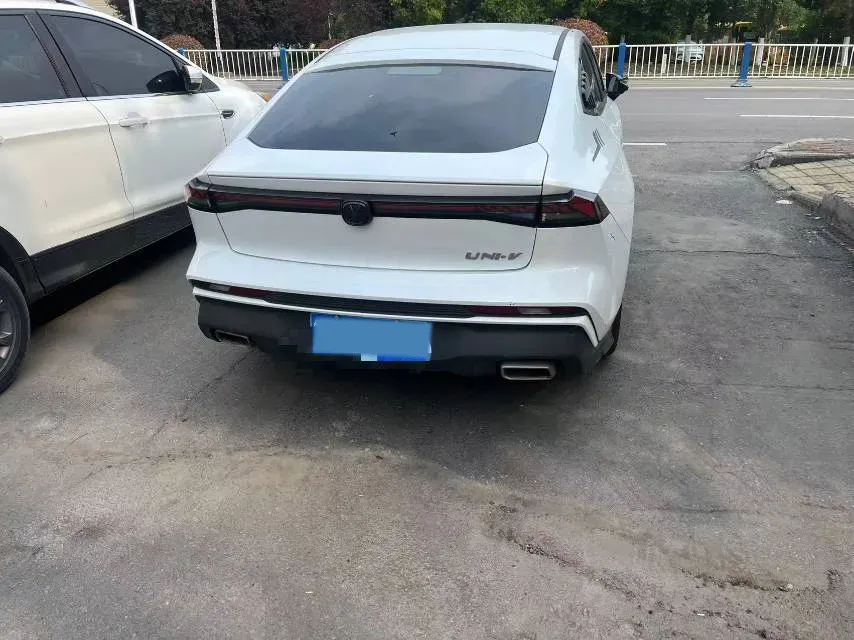 2024 ChangAn UNI-V 1.5T 188HP L4 7DCT,autocango,china used car exporter,china ev exporter,chinese used car exporter,chinese used ev exporter