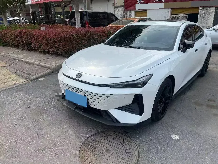 2024 ChangAn UNI-V 1.5T 188HP L4 7DCT,autocango,china used car exporter,china ev exporter,chinese used car exporter,chinese used ev exporter