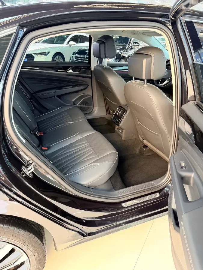 2022 Xpeng P7 BEV 60.2KWH,autocango,china used car exporter,china ev exporter,chinese used car exporter,chinese used ev exporter