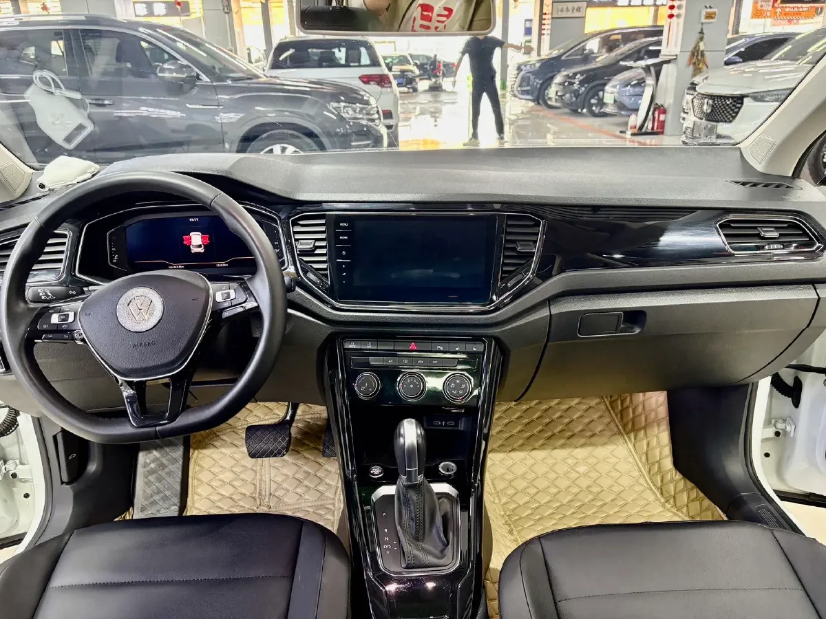 2022 Volkswagen T-Roc 1.4T 150HP L4 7DCT,autocango,china used car exporter,china ev exporter,chinese used car exporter,chinese used ev exporter