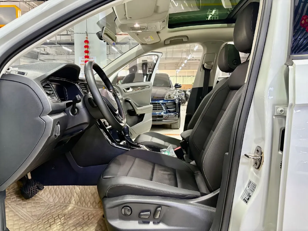 2022 Volkswagen T-Roc 1.4T 150HP L4 7DCT,autocango,china used car exporter,china ev exporter,chinese used car exporter,chinese used ev exporter