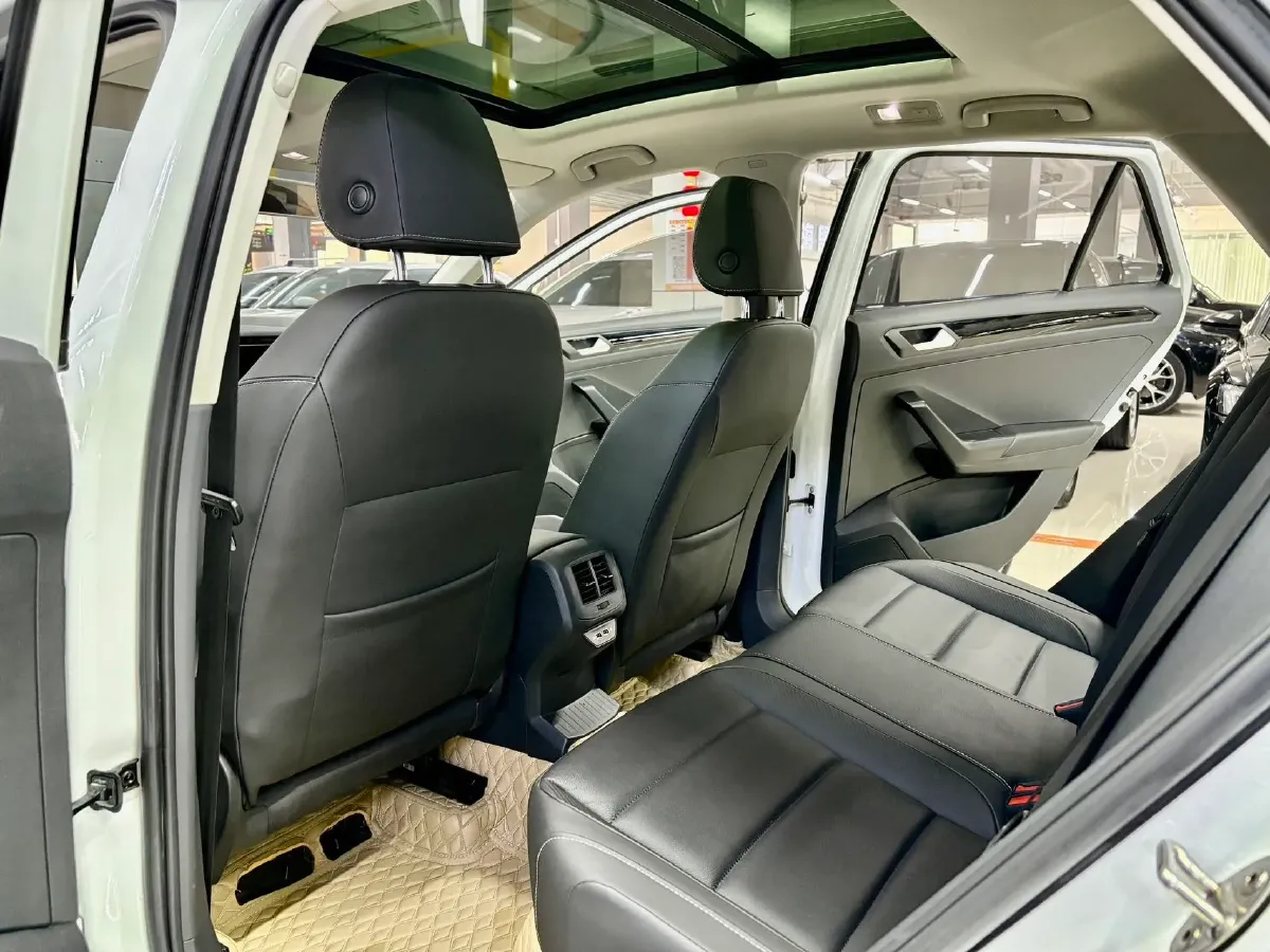 2022 Volkswagen T-Roc 1.4T 150HP L4 7DCT,autocango,china used car exporter,china ev exporter,chinese used car exporter,chinese used ev exporter