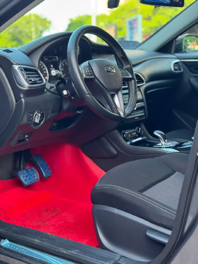 2017 Infiniti QX30 2.0T 211HP L4 7DCT,autocango,china used car exporter,china ev exporter,chinese used car exporter,chinese used ev exporter