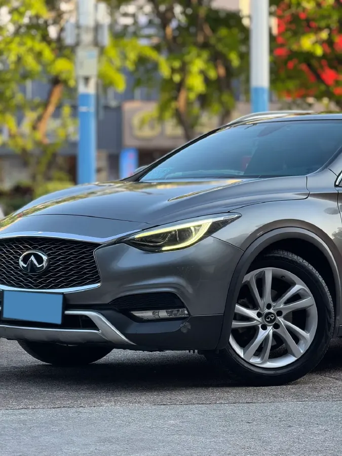 2017 Infiniti QX30 2.0T 211HP L4 7DCT,autocango,china used car exporter,china ev exporter,chinese used car exporter,chinese used ev exporter