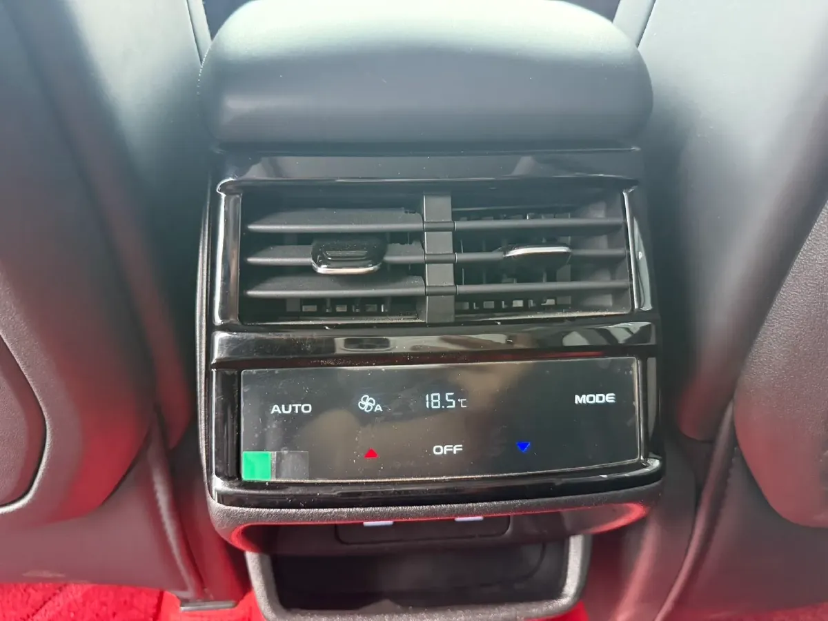 2023 Geely Monjaro 2.0T 238HP L4 8AT,autocango,china used car exporter,china ev exporter,chinese used car exporter,chinese used ev exporter