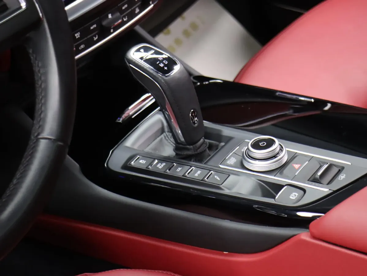 2021 Maserati Levante 3.0T 350HP V6 8AT,autocango,china used car exporter,china ev exporter,chinese used car exporter,chinese used ev exporter