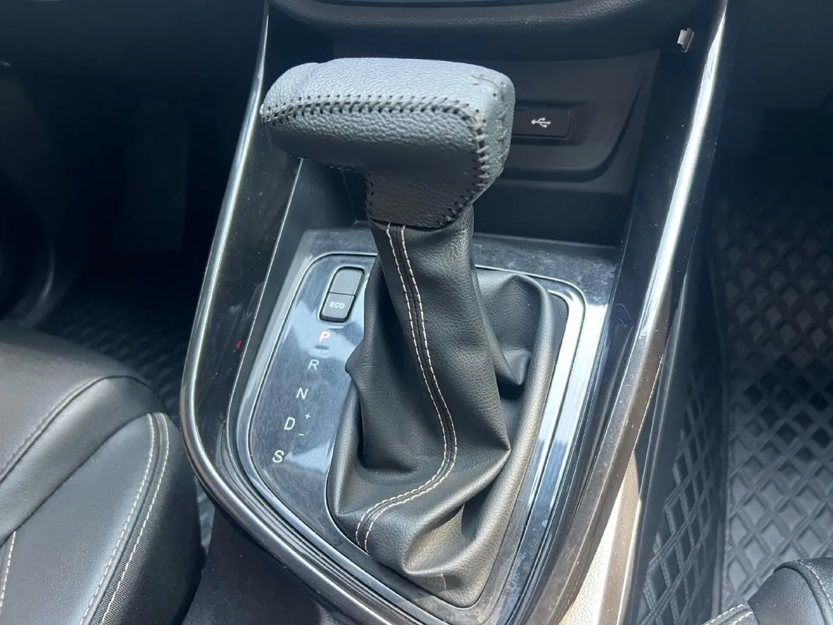 2021 BaoJun 530 1.5T 147HP L4 6MT,autocango,china used car exporter,china ev exporter,chinese used car exporter,chinese used ev exporter