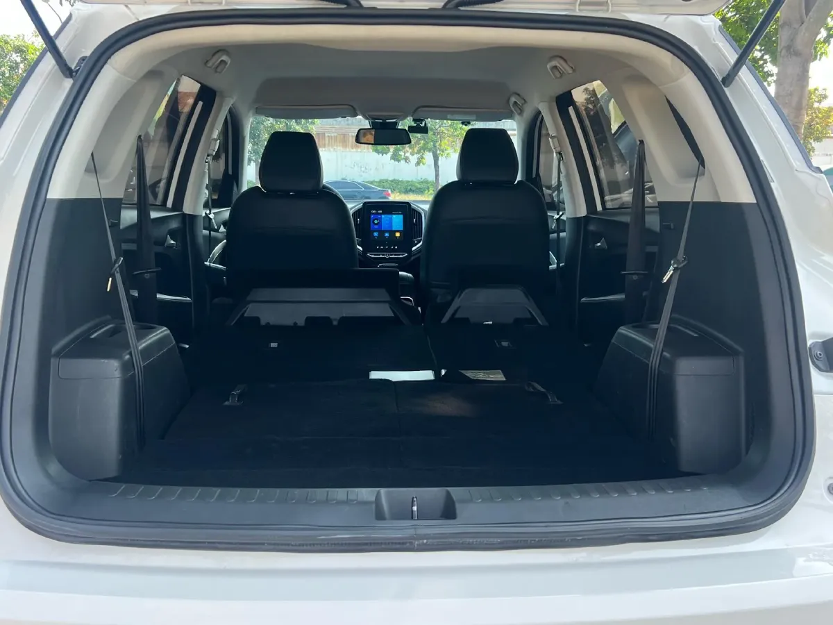 2021 BaoJun 530 1.5T 147HP L4 6MT,autocango,china used car exporter,china ev exporter,chinese used car exporter,chinese used ev exporter