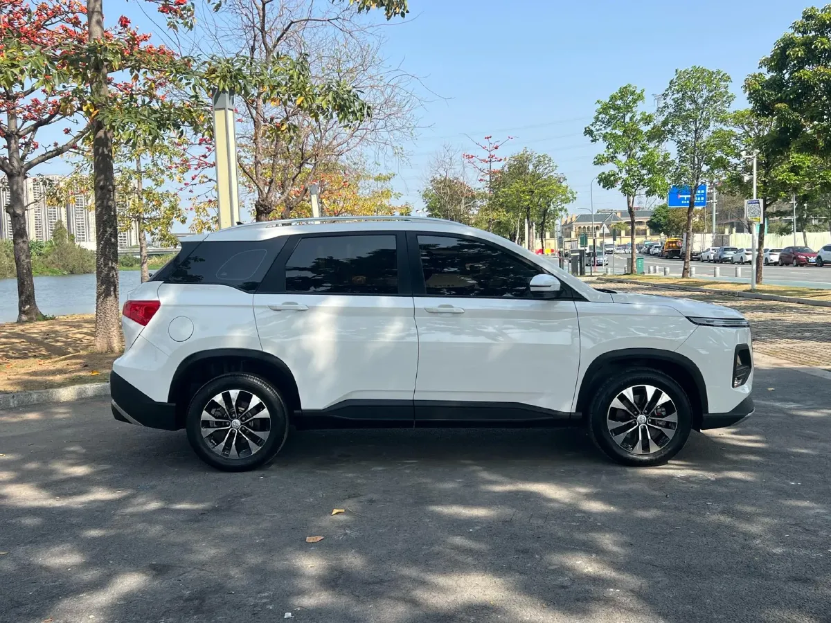 2021 BaoJun 530 1.5T 147HP L4 6MT,autocango,china used car exporter,china ev exporter,chinese used car exporter,chinese used ev exporter