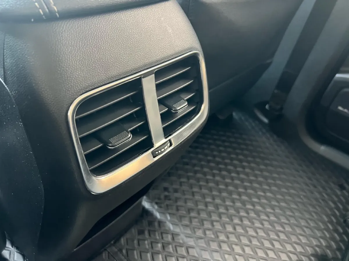 2021 BaoJun 530 1.5T 147HP L4 6MT,autocango,china used car exporter,china ev exporter,chinese used car exporter,chinese used ev exporter