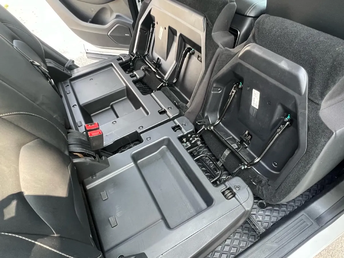 2021 BaoJun 530 1.5T 147HP L4 6MT,autocango,china used car exporter,china ev exporter,chinese used car exporter,chinese used ev exporter