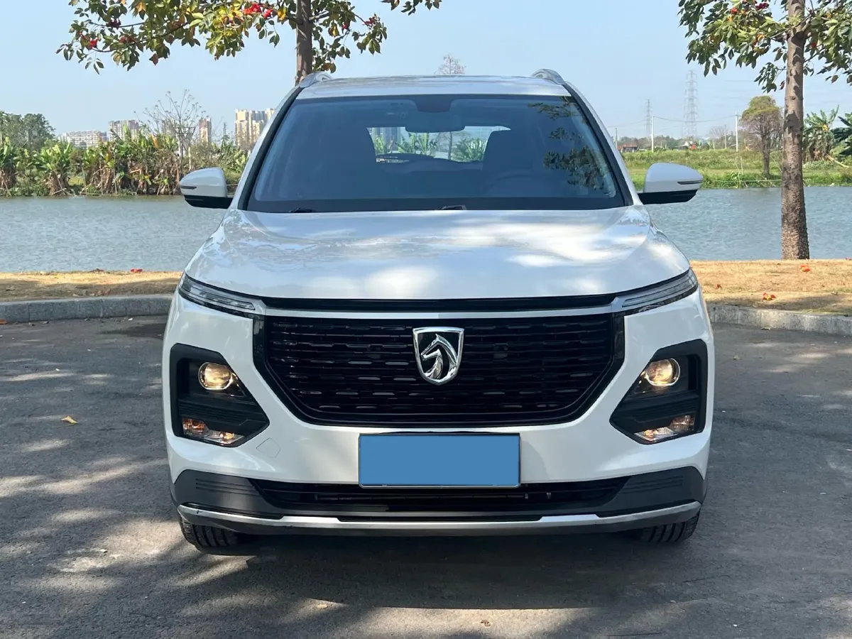 2021 BaoJun 530 1.5T 147HP L4 6MT,autocango,china used car exporter,china ev exporter,chinese used car exporter,chinese used ev exporter