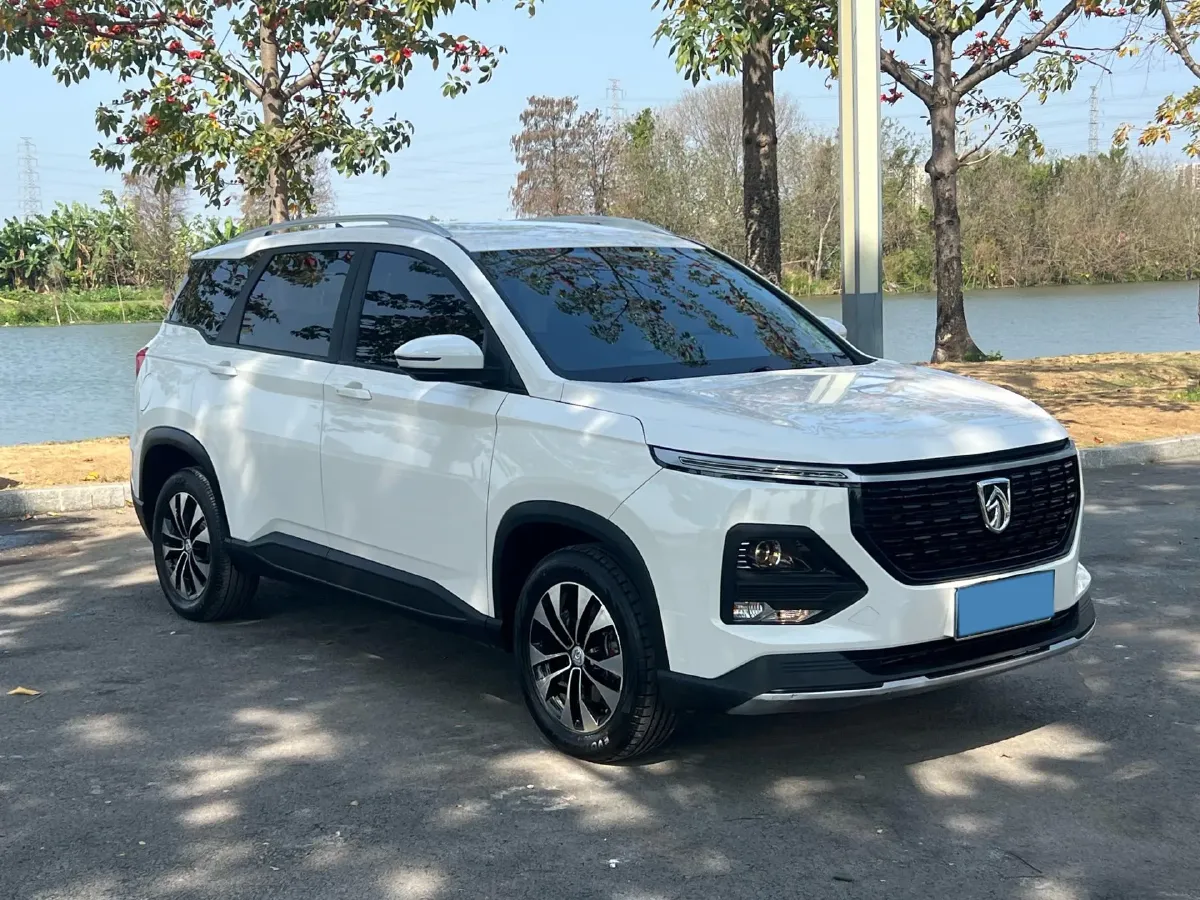 2021 BaoJun 530 1.5T 147HP L4 6MT,autocango,china used car exporter,china ev exporter,chinese used car exporter,chinese used ev exporter