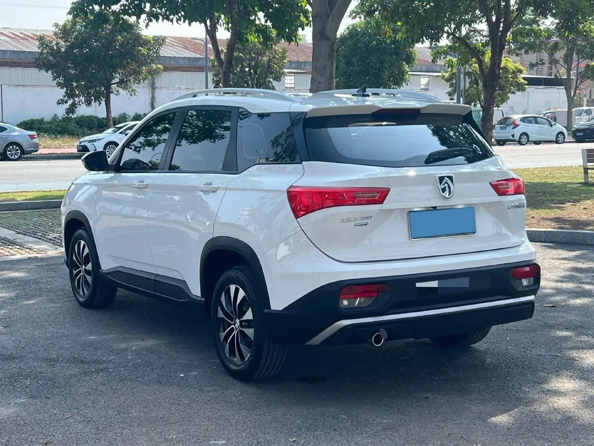 2021 BaoJun 530 1.5T 147HP L4 6MT,autocango,china used car exporter,china ev exporter,chinese used car exporter,chinese used ev exporter