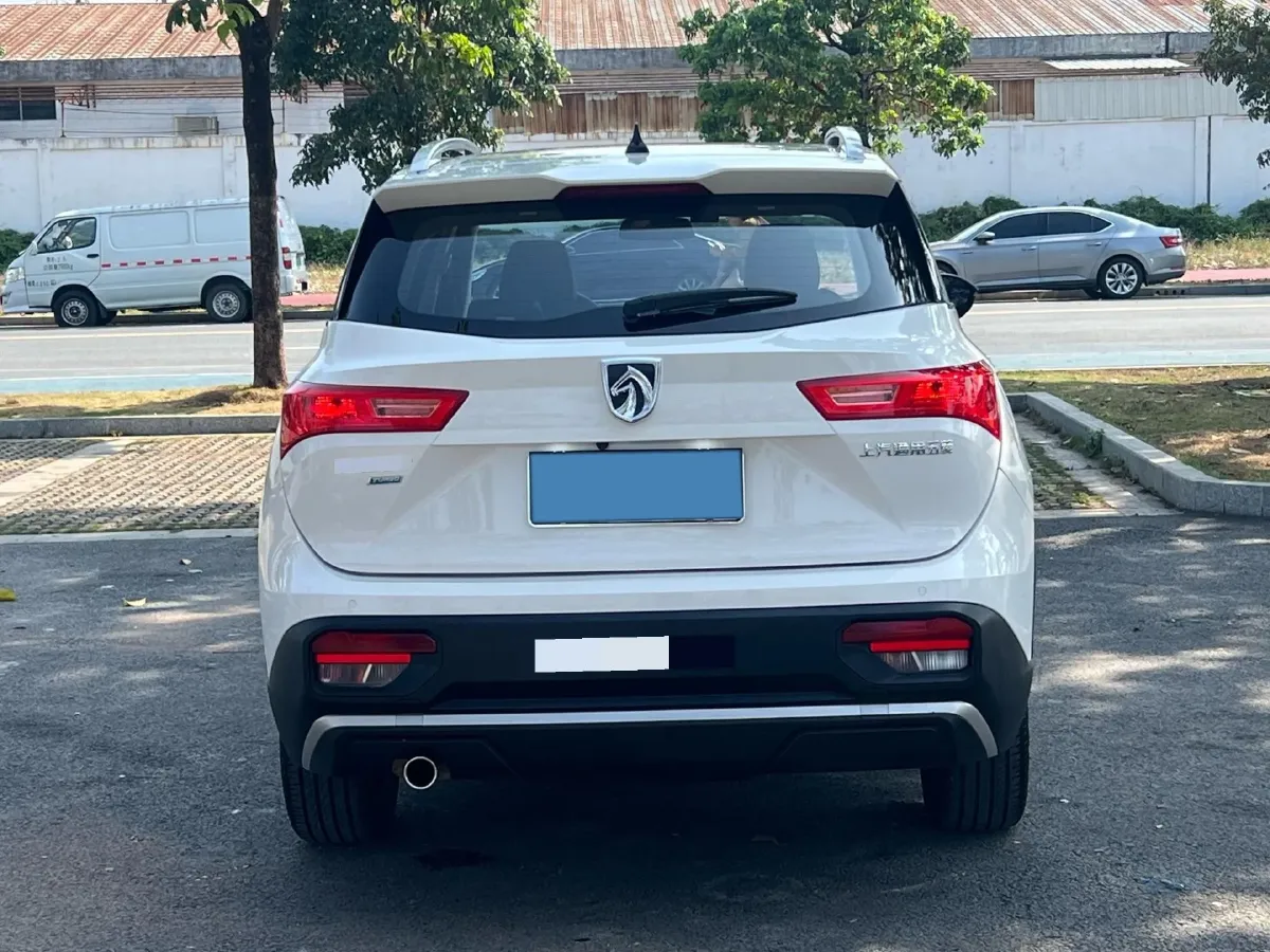 2021 BaoJun 530 1.5T 147HP L4 6MT,autocango,china used car exporter,china ev exporter,chinese used car exporter,chinese used ev exporter