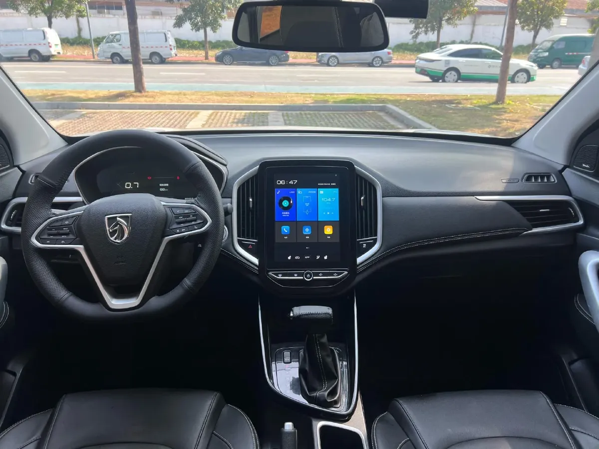 2021 BaoJun 530 1.5T 147HP L4 6MT,autocango,china used car exporter,china ev exporter,chinese used car exporter,chinese used ev exporter