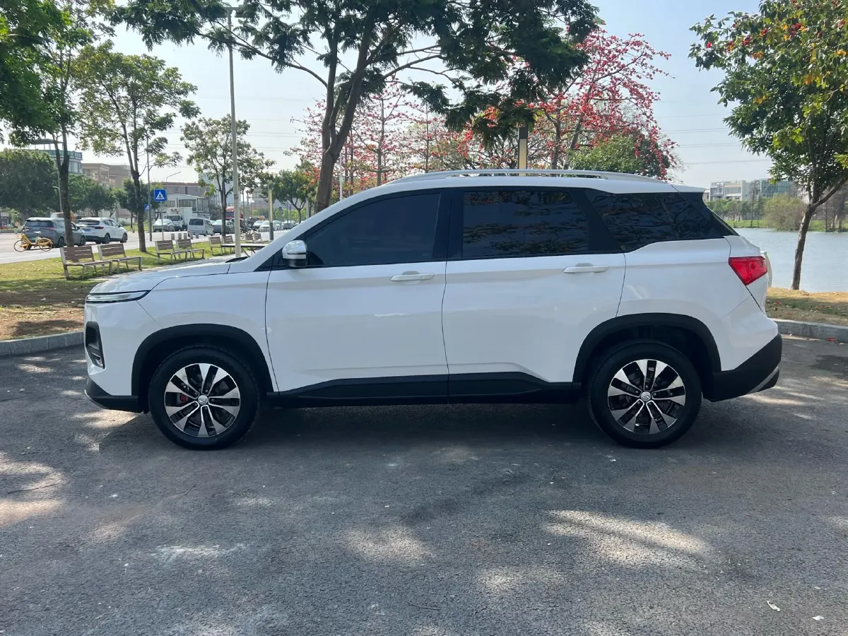 2021 BaoJun 530 1.5T 147HP L4 6MT,autocango,china used car exporter,china ev exporter,chinese used car exporter,chinese used ev exporter