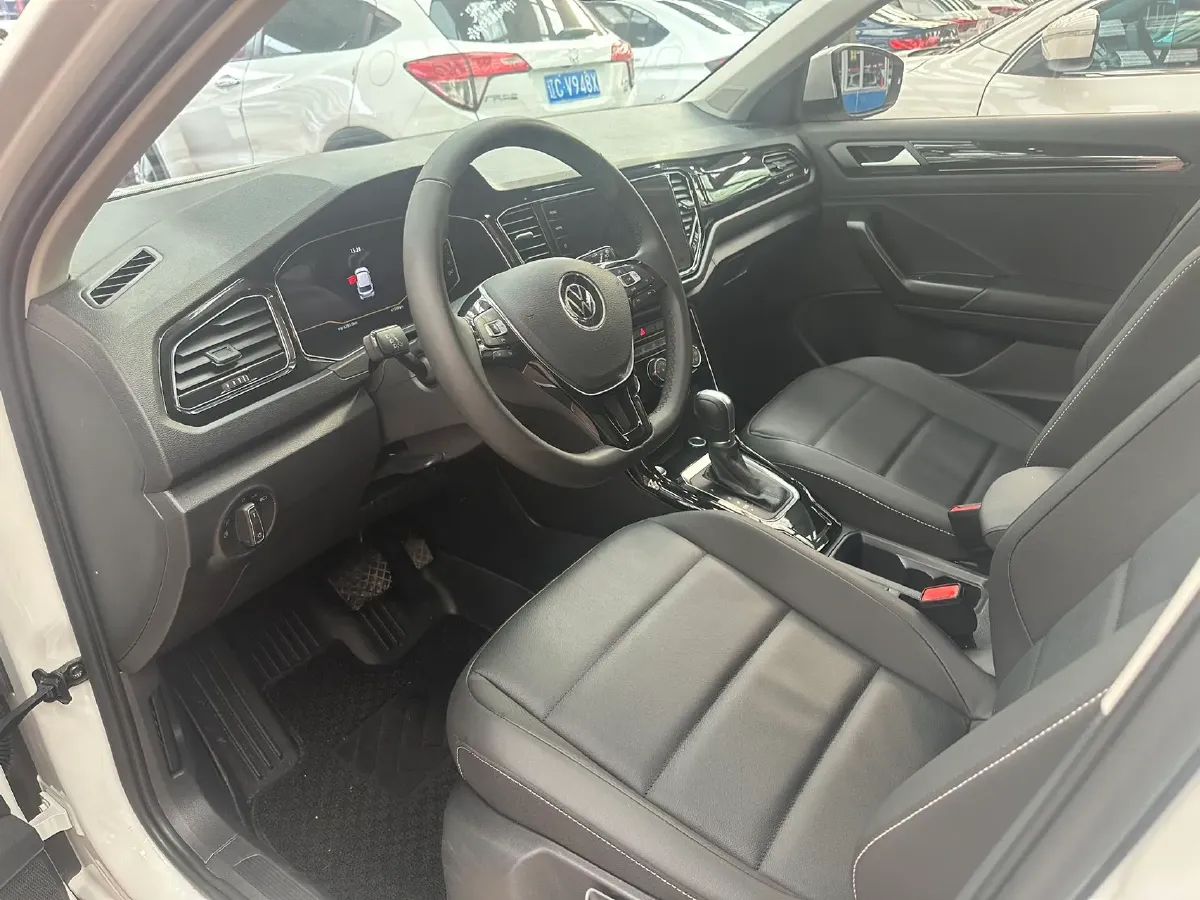 2021 Volkswagen T-Roc 1.4T 150HP L4 7DCT,autocango,china used car exporter,china ev exporter,chinese used car exporter,chinese used ev exporter
