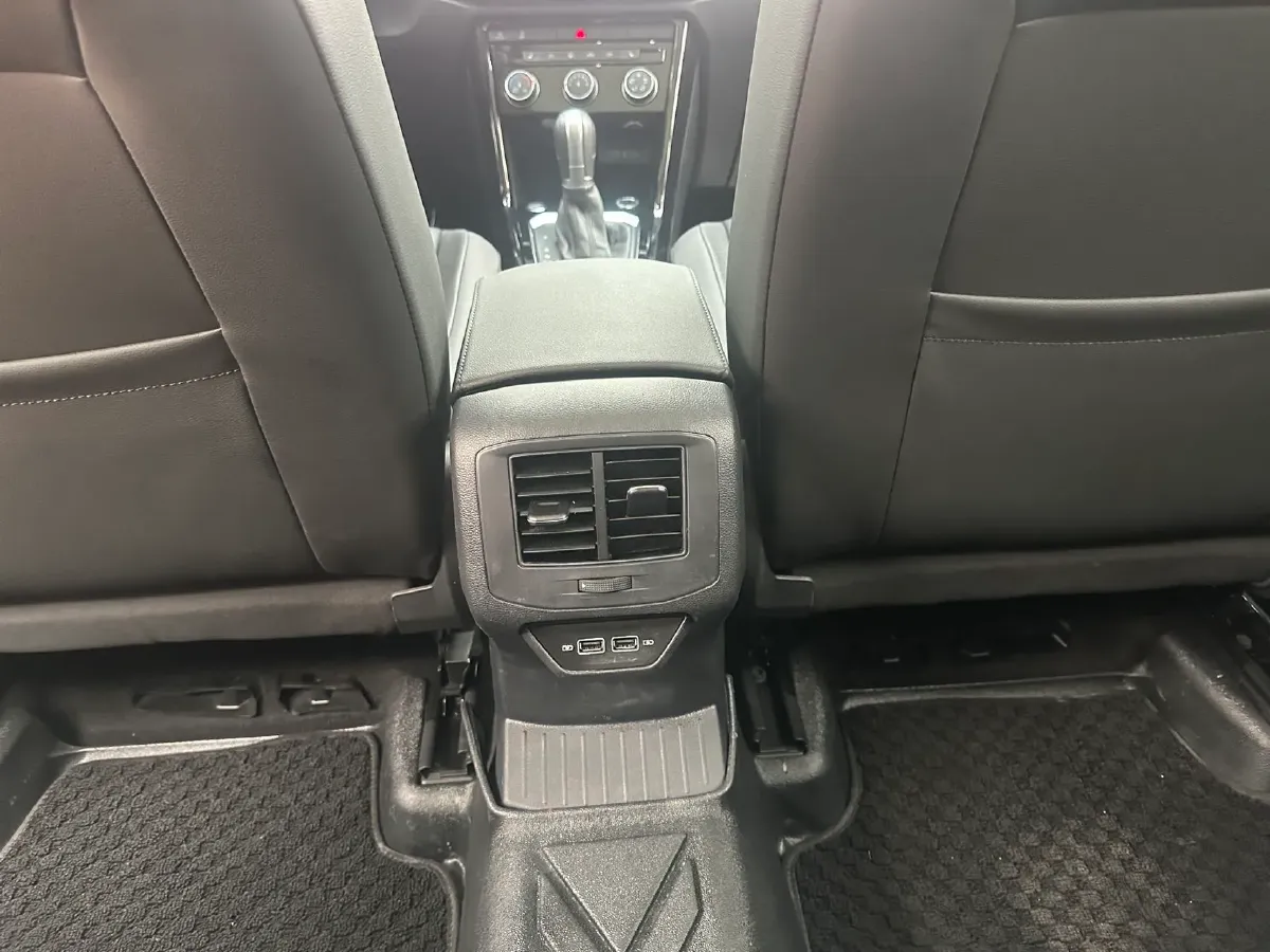 2021 Volkswagen T-Roc 1.4T 150HP L4 7DCT,autocango,china used car exporter,china ev exporter,chinese used car exporter,chinese used ev exporter