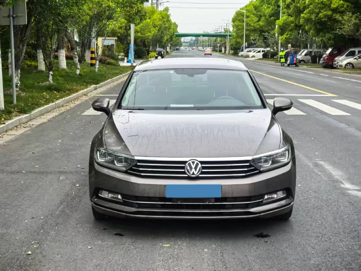 2017 Volkswagen Magotan 1.8T 180HP L4 7DCT,autocango,china used car exporter,china ev exporter,chinese used car exporter,chinese used ev exporter