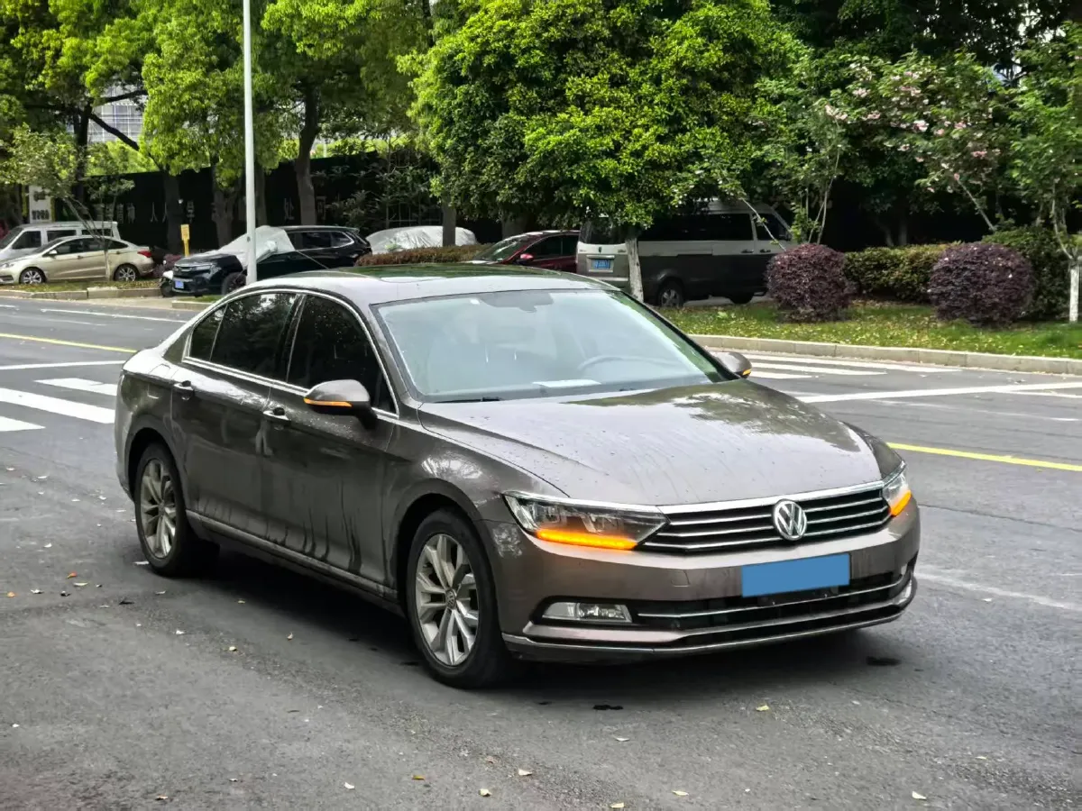 2017 Volkswagen Magotan 1.8T 180HP L4 7DCT,autocango,china used car exporter,china ev exporter,chinese used car exporter,chinese used ev exporter