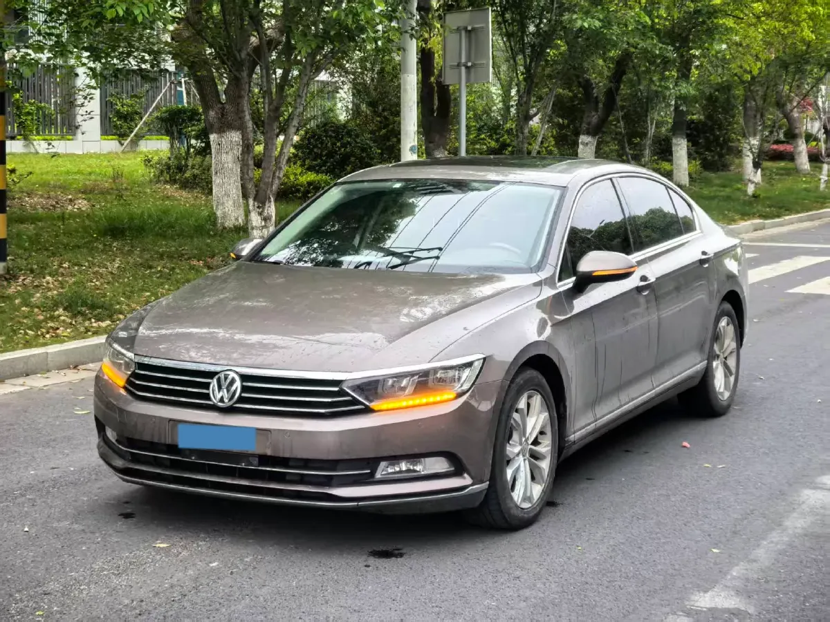 2017 Volkswagen Magotan 1.8T 180HP L4 7DCT,autocango,china used car exporter,china ev exporter,chinese used car exporter,chinese used ev exporter