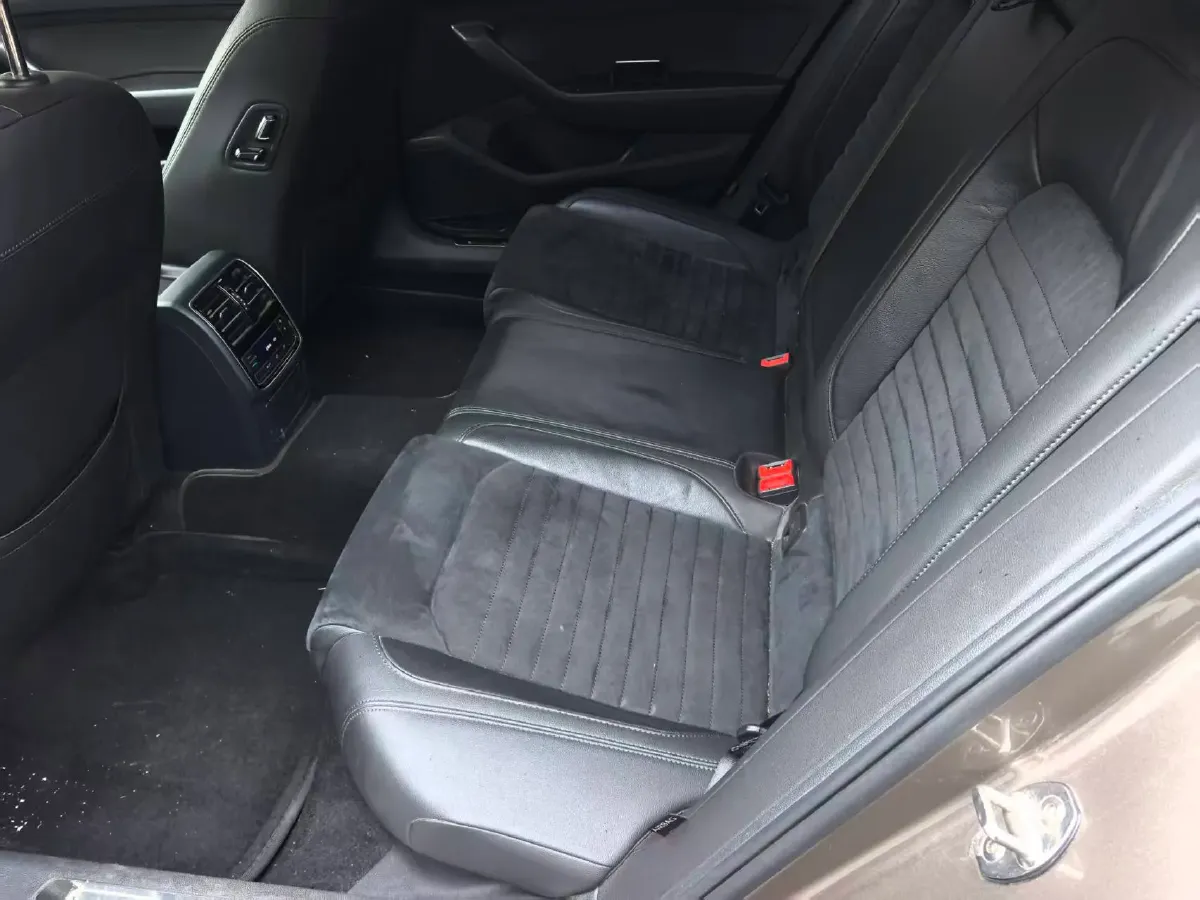 2017 Volkswagen Magotan 1.8T 180HP L4 7DCT,autocango,china used car exporter,china ev exporter,chinese used car exporter,chinese used ev exporter