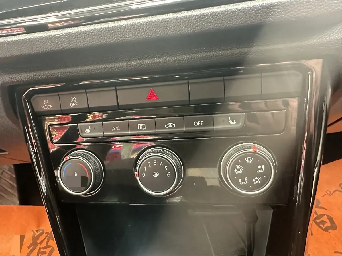 2021 Volkswagen T-Roc 1.4T 150HP L4 7DCT,autocango,china used car exporter,china ev exporter,chinese used car exporter,chinese used ev exporter