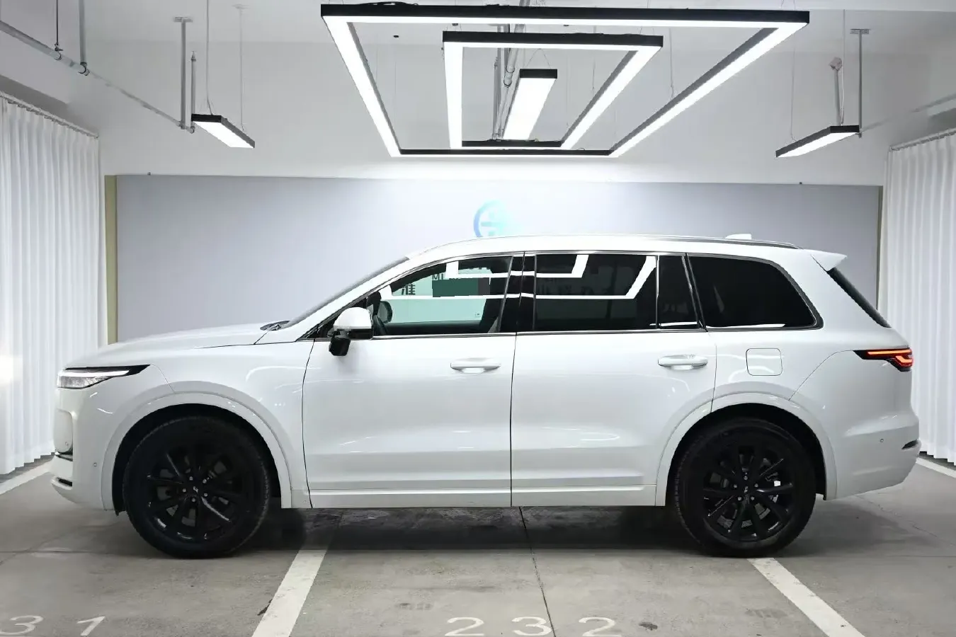 2021 Li ONE Range Extended 131HP REEV 40.5KWH,autocango,china used car exporter,china ev exporter,chinese used car exporter,chinese used ev exporter