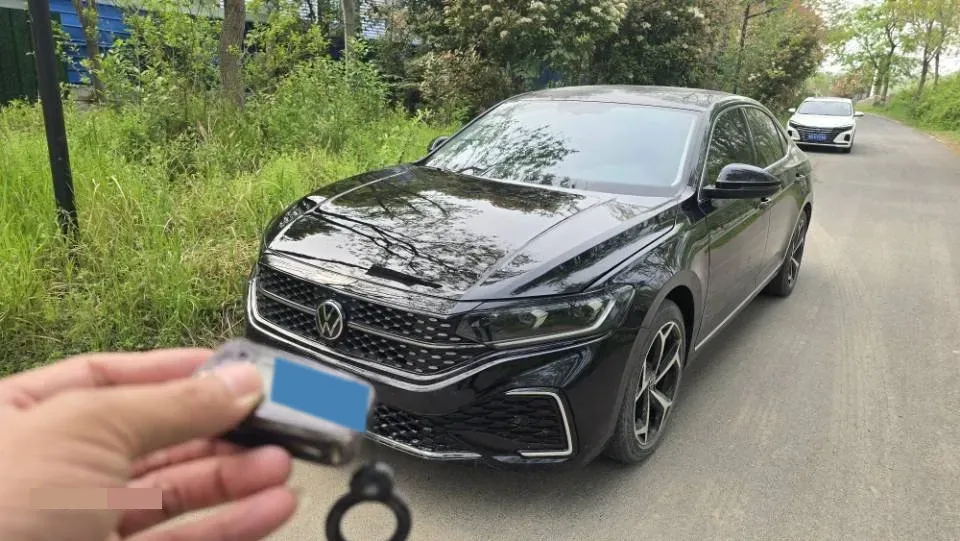 2025 Volkswagen Passat 2.0T 220HP L4 7DCT,autocango,china used car exporter,china ev exporter,chinese used car exporter,chinese used ev exporter