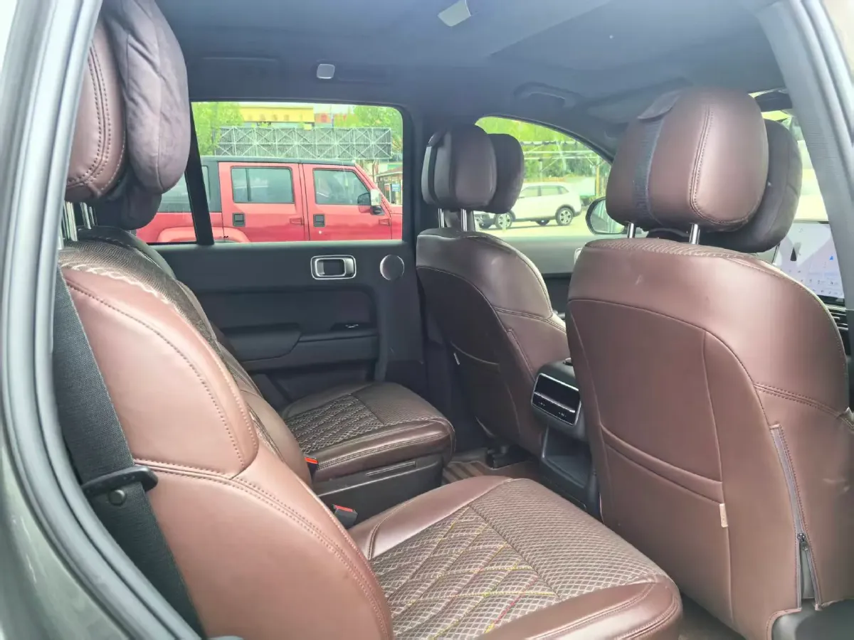 2023 Li L8 Range Extended 154HP REEV 40.9KWH,autocango,china used car exporter,china ev exporter,chinese used car exporter,chinese used ev exporter