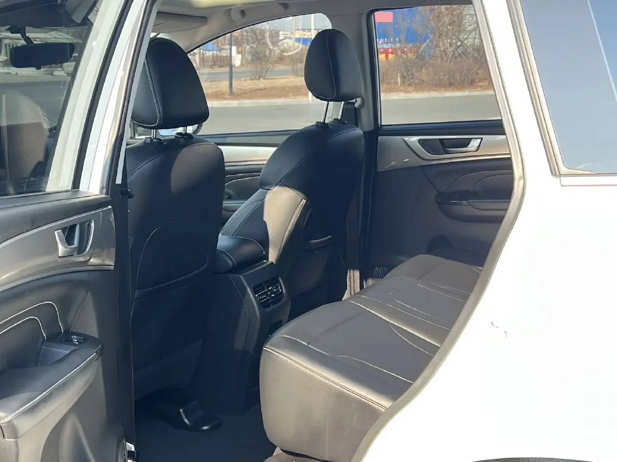 2021 Haval M6 1.5T 150HP L4 7DCT,autocango,china used car exporter,china ev exporter,chinese used car exporter,chinese used ev exporter