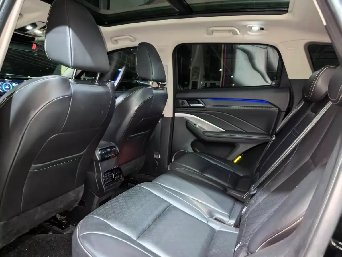 2021 WEY VV6 2.0T 227HP L4 7DCT,autocango,china used car exporter,china ev exporter,chinese used car exporter,chinese used ev exporter