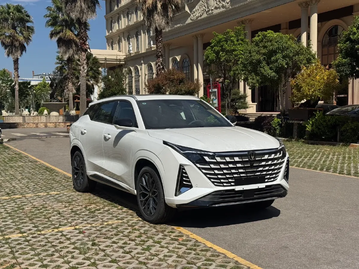 2025 ChangAn UNI-Z 1.5L 98HP L4 E-CVT PHEV,autocango,china used car exporter,china ev exporter,chinese used car exporter,chinese used ev exporter