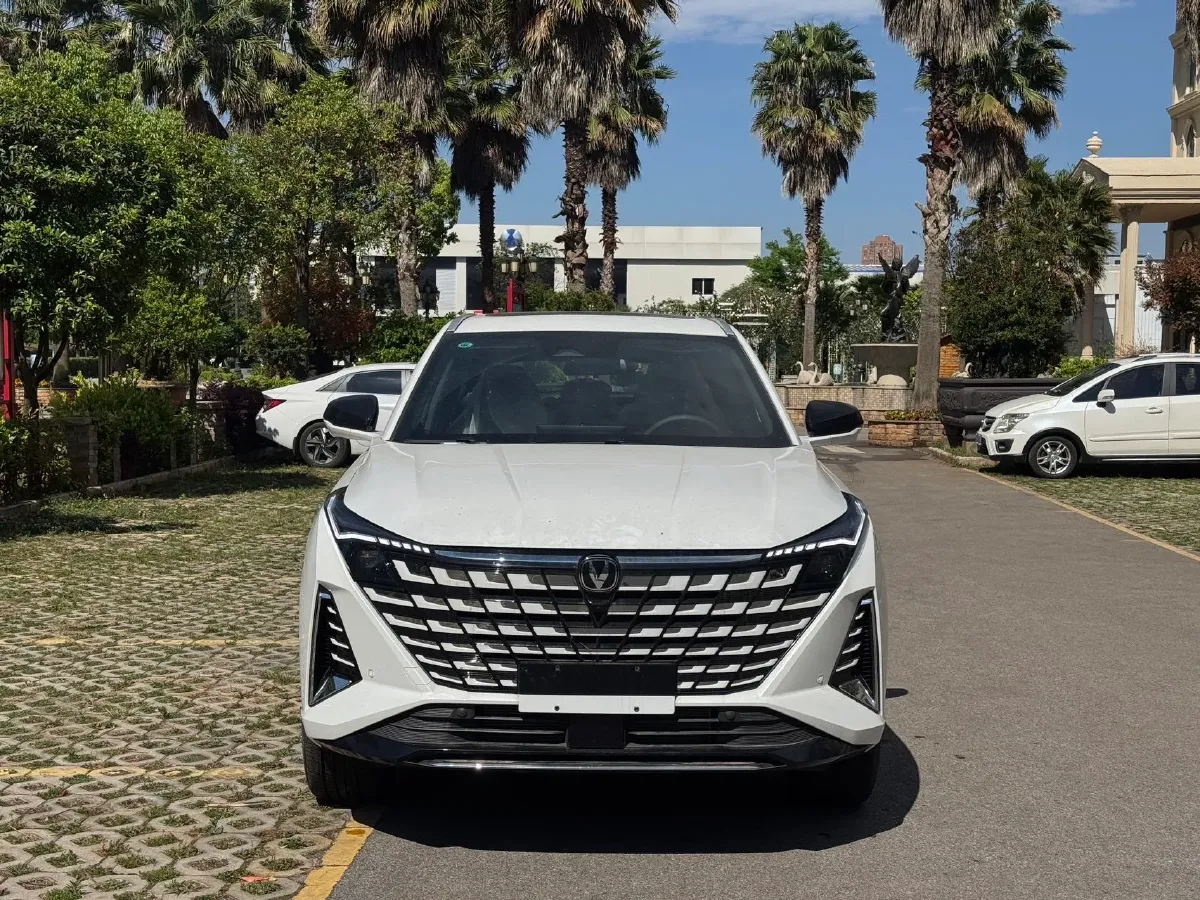 2025 ChangAn UNI-Z 1.5L 98HP L4 E-CVT PHEV,autocango,china used car exporter,china ev exporter,chinese used car exporter,chinese used ev exporter