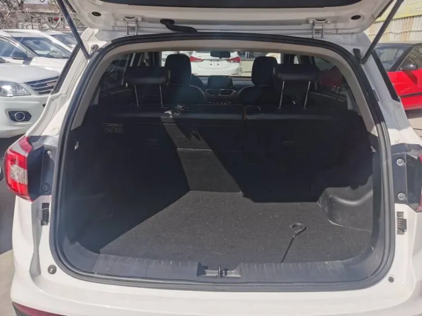 2017 HaiMa S5 Young Edition 1.6L 122HP L4 5MT,autocango,china used car exporter,china ev exporter,chinese used car exporter,chinese used ev exporter