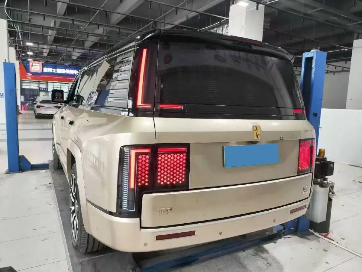 2025 YangWang U8 L REEV 272HP REEV,autocango,china used car exporter,china ev exporter,chinese used car exporter,chinese used ev exporter