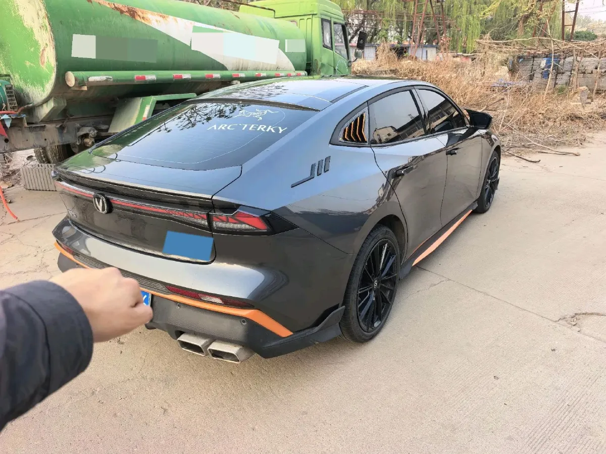 2024 ChangAn UNI-V 1.5T 188HP L4 7DCT,autocango,china used car exporter,china ev exporter,chinese used car exporter,chinese used ev exporter