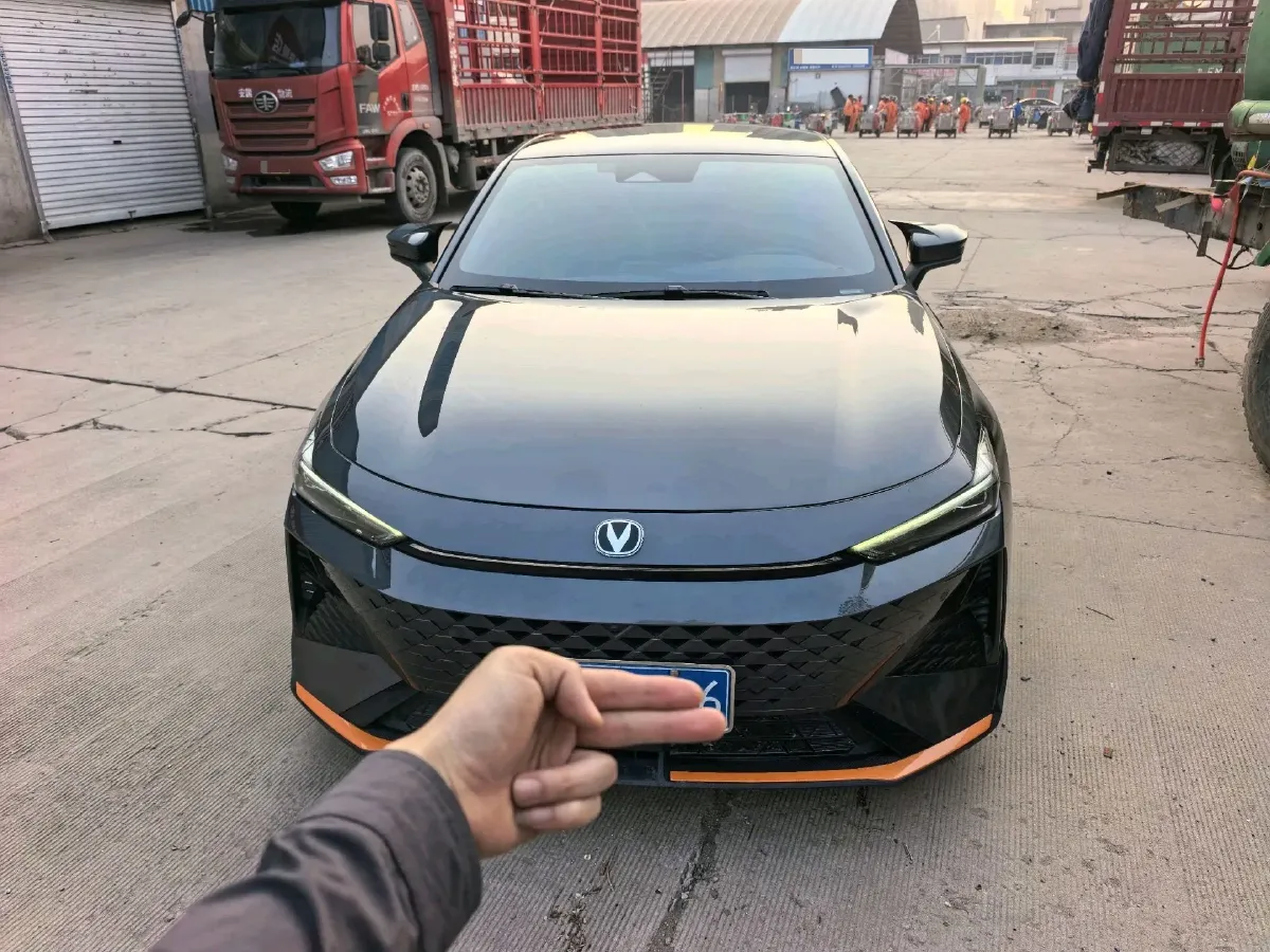 2024 ChangAn UNI-V 1.5T 188HP L4 7DCT,autocango,china used car exporter,china ev exporter,chinese used car exporter,chinese used ev exporter