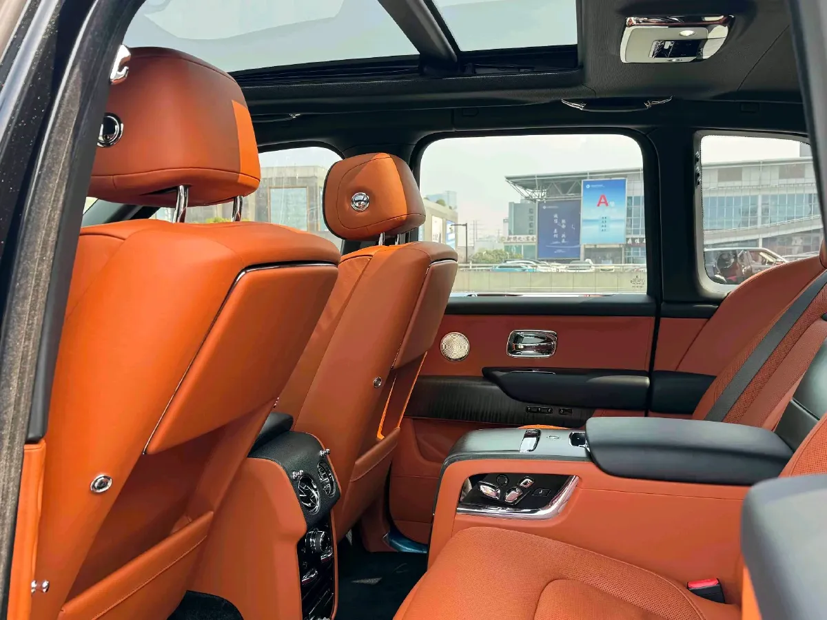 2018 Rolls-Royce Cullinan 6.7T 571HP V12 8AT,autocango,china used car exporter,china ev exporter,chinese used car exporter,chinese used ev exporter