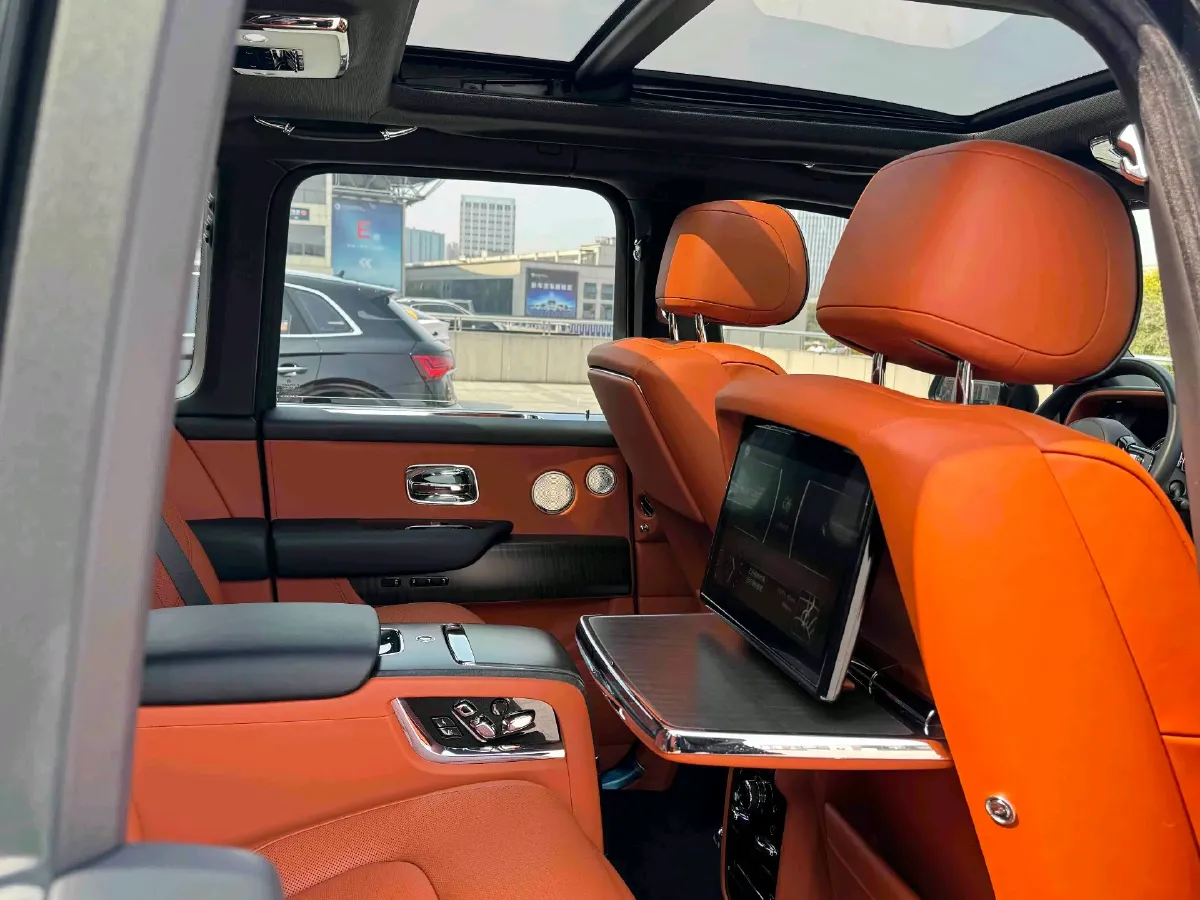 2018 Rolls-Royce Cullinan 6.7T 571HP V12 8AT,autocango,china used car exporter,china ev exporter,chinese used car exporter,chinese used ev exporter