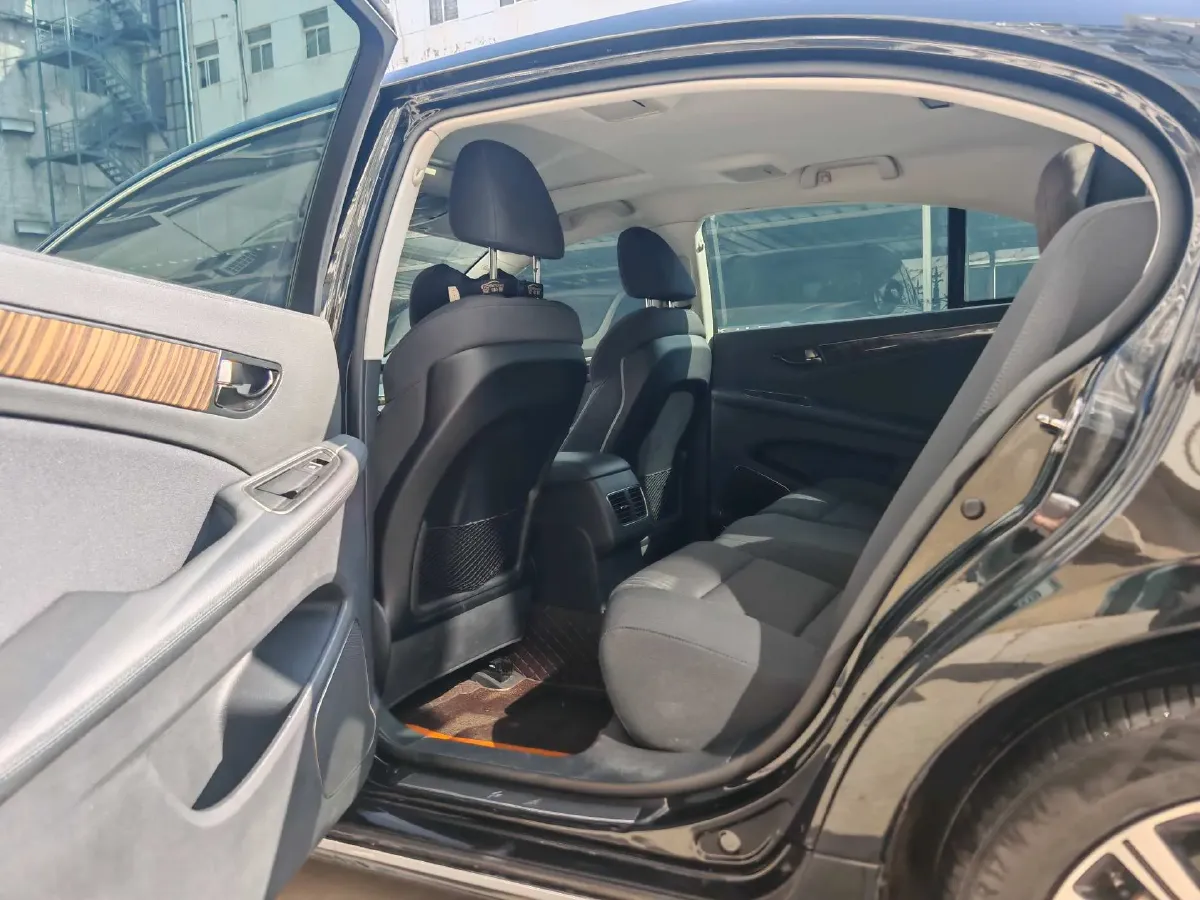 2021 HongQi H7 1.8T 188HP L4 6AT,autocango,china used car exporter,china ev exporter,chinese used car exporter,chinese used ev exporter