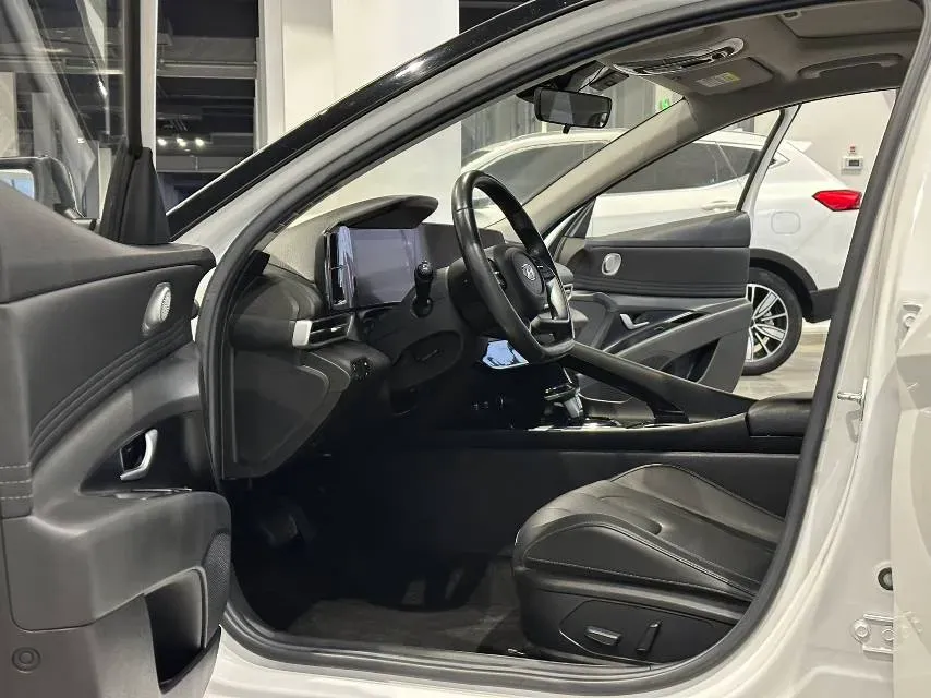 2021 Hyundai Elantra 1.5L 115HP L4 CVT,autocango,china used car exporter,china ev exporter,chinese used car exporter,chinese used ev exporter