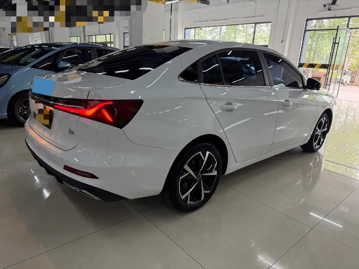 2023 Roewe i5 1.5L 129HP L4 CVT,autocango,china used car exporter,china ev exporter,chinese used car exporter,chinese used ev exporter