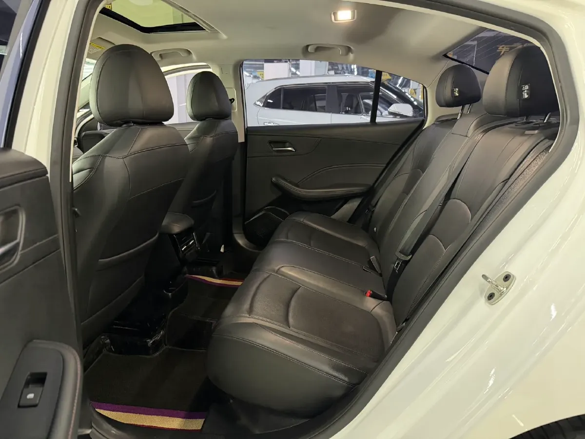 2023 Roewe i5 1.5L 129HP L4 CVT,autocango,china used car exporter,china ev exporter,chinese used car exporter,chinese used ev exporter