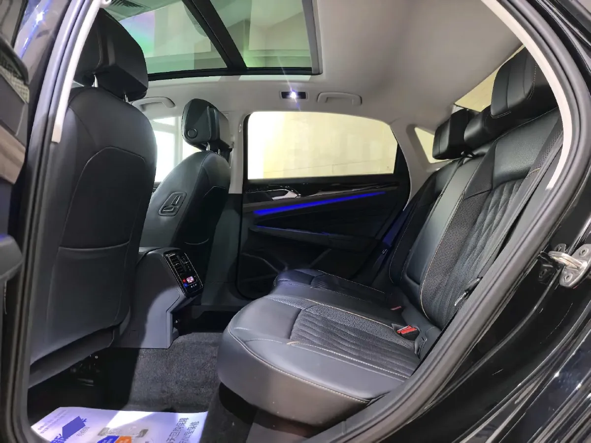 2021 Volkswagen Passat 2.0T 186HP L4 7DCT,autocango,china used car exporter,china ev exporter,chinese used car exporter,chinese used ev exporter