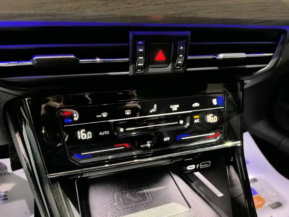 2021 Volkswagen Passat 2.0T 186HP L4 7DCT,autocango,china used car exporter,china ev exporter,chinese used car exporter,chinese used ev exporter