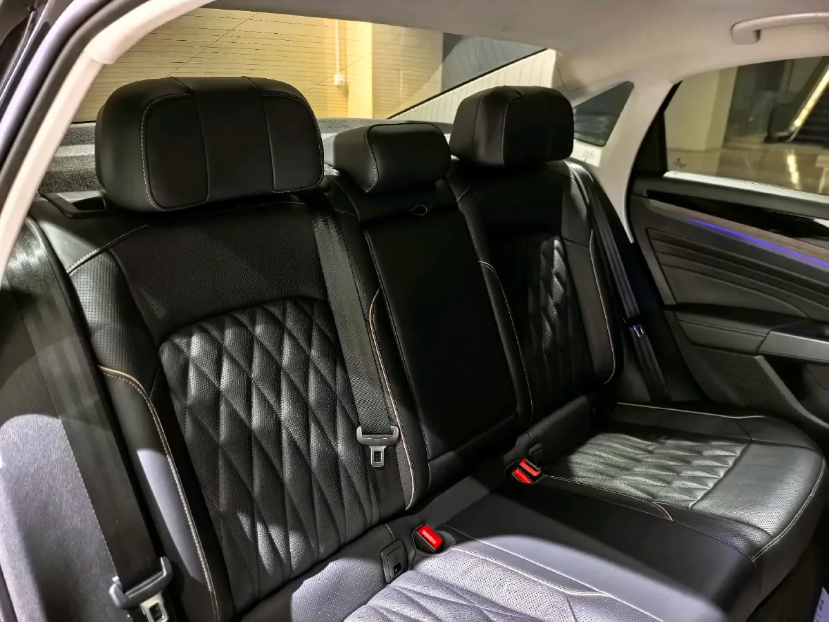 2021 Volkswagen Passat 2.0T 186HP L4 7DCT,autocango,china used car exporter,china ev exporter,chinese used car exporter,chinese used ev exporter